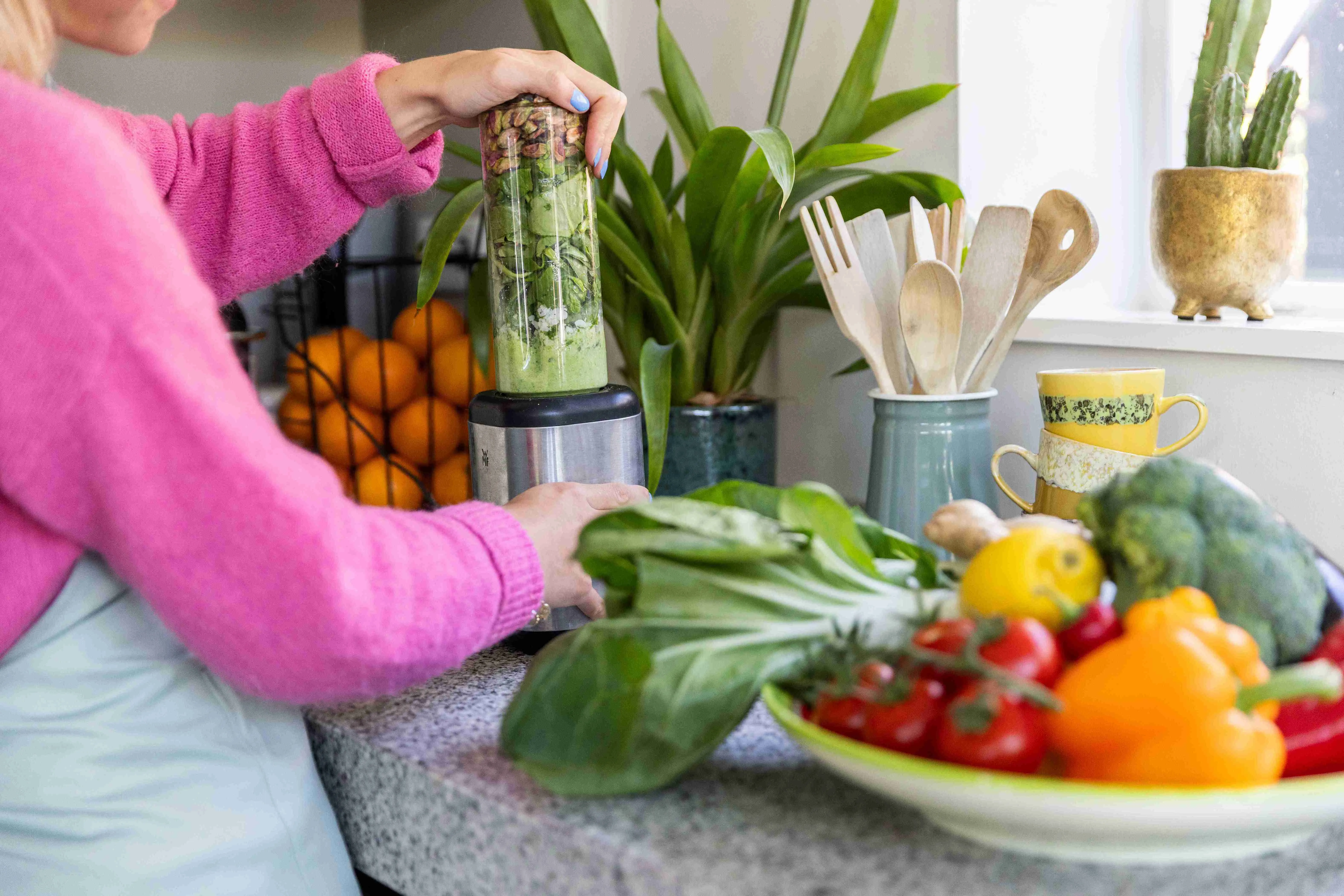 Ilse gebruikt een blender voor het eten