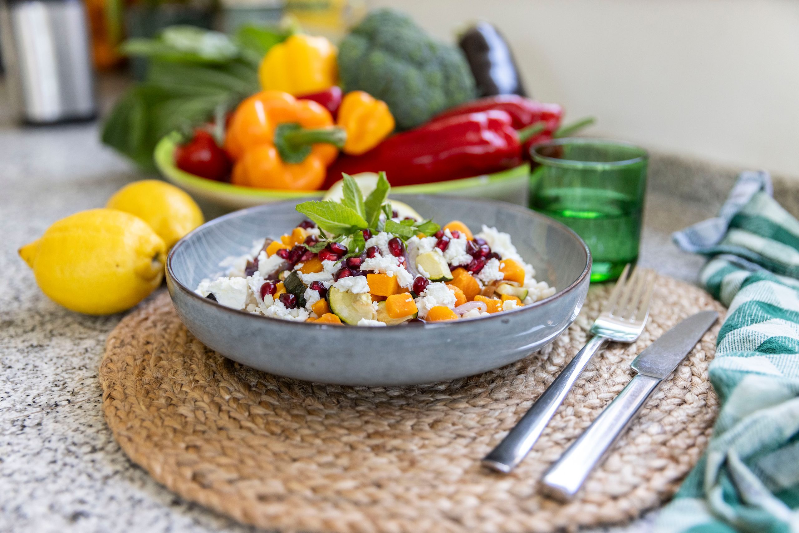 Parelcouscous met pompoen, feta en Marokkaanse dressing