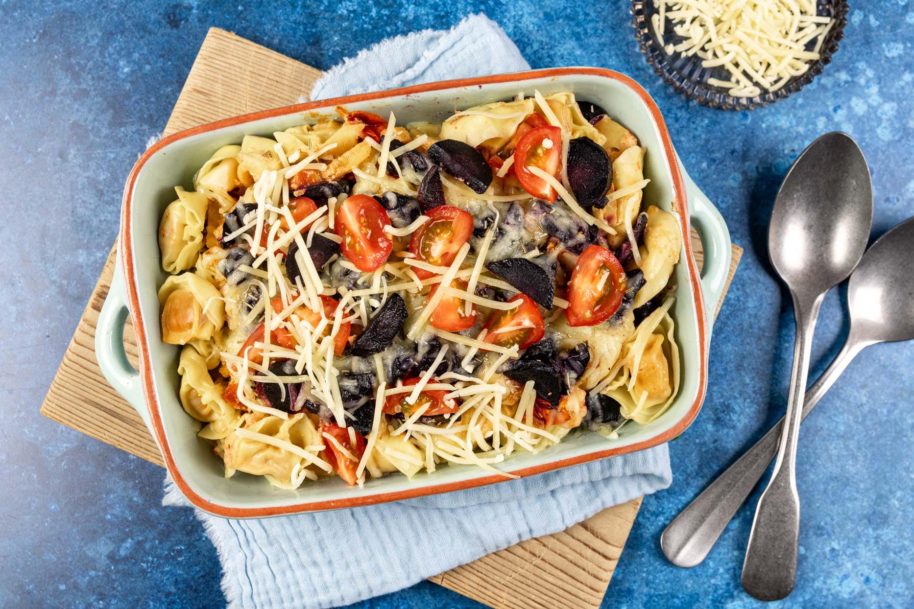Cheesy tortellini ovenschotel