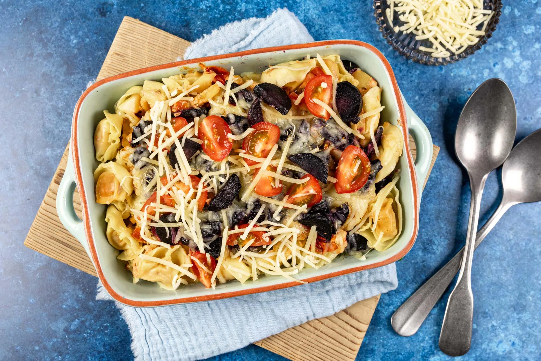 Recept voor cheesy tortellini ovenschotel met witte kool en wortel