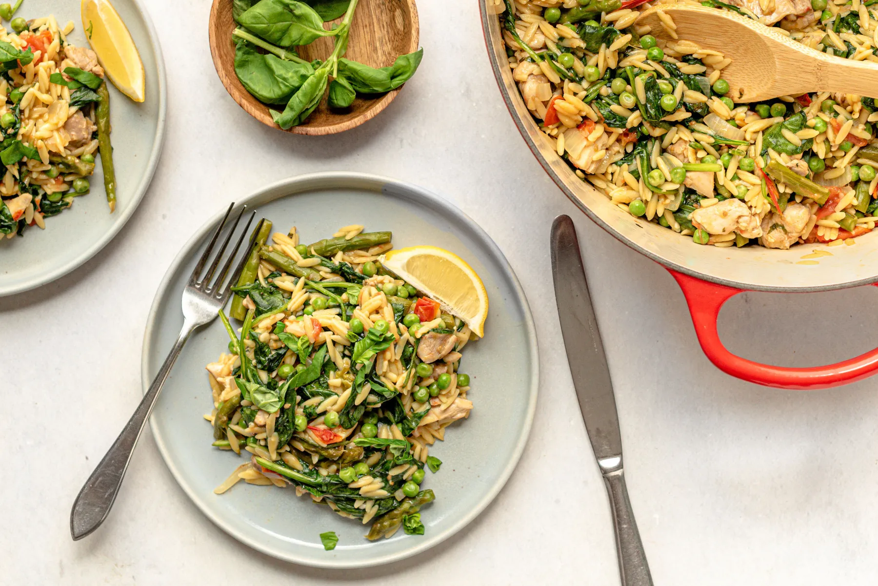 Recept voor orzo met kip, tomaat en groene groentes