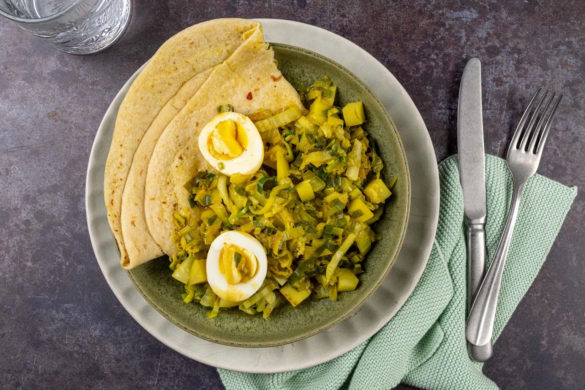 Recept voor winterse roti masala met ei Chinese kool en prei